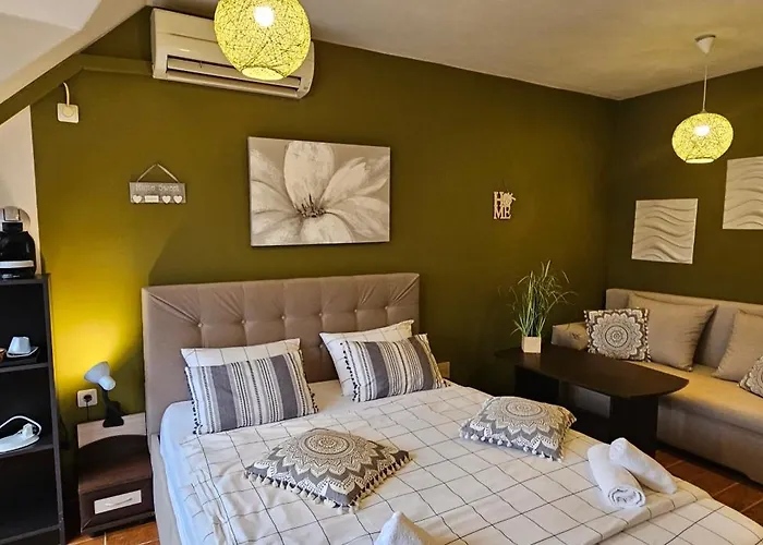 Fotiadis - Cosy And Spectacular * Veliko Tarnovo